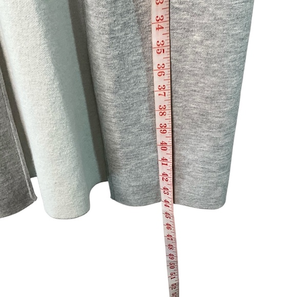 Aritzia Light Gray Women's Cardigan - Picture 7 of 10